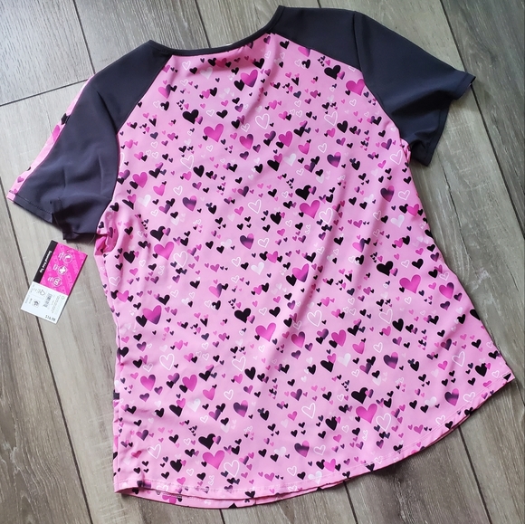 Small pink heart print scrub top - Picture 12 of 13